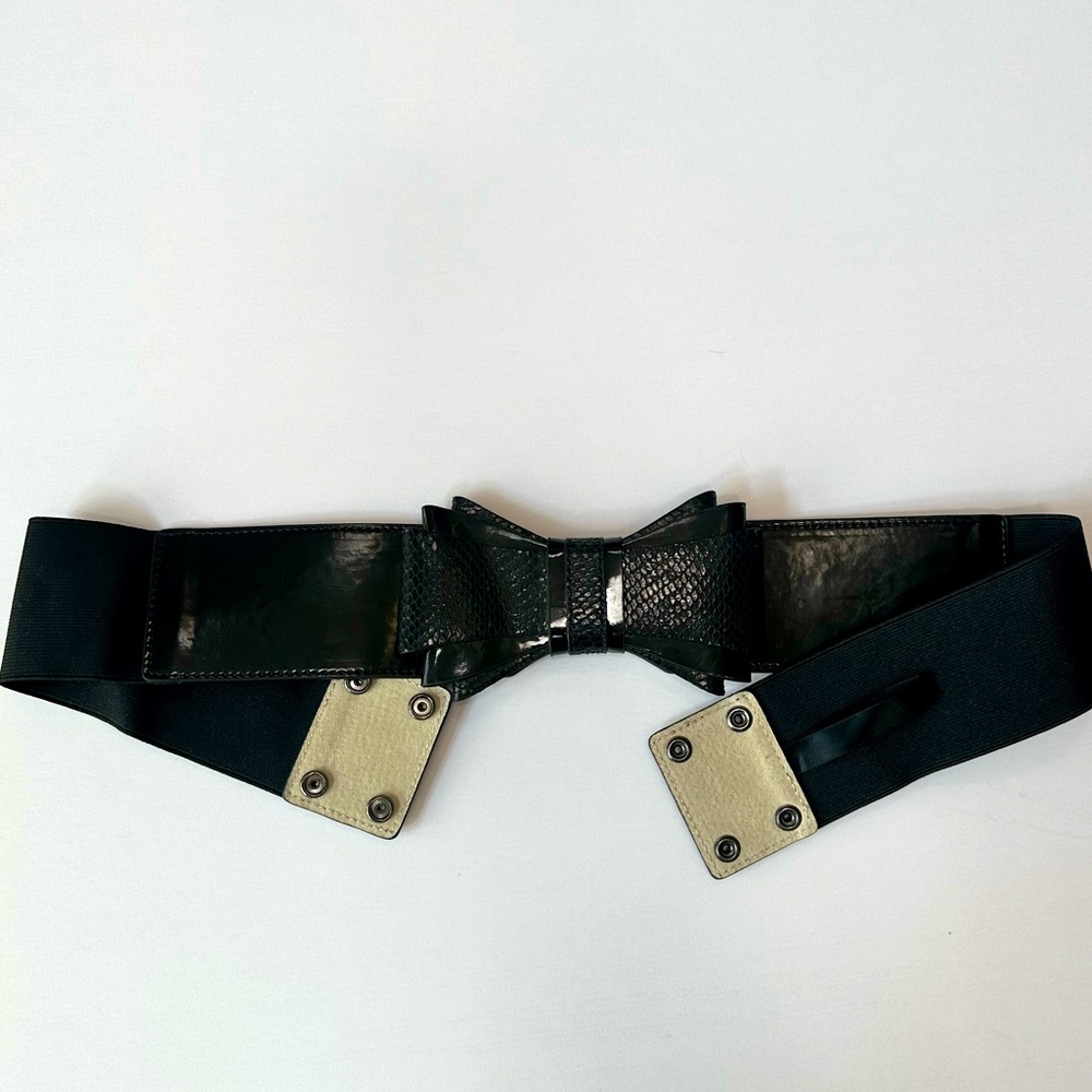 White House Black Market black patent and stretch women’s belt size M